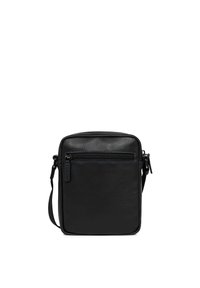 Borsa a tracolla in pelle nera con forma rettangolare, texture liscia, tasca frontale con zip e tracolla regolabile.