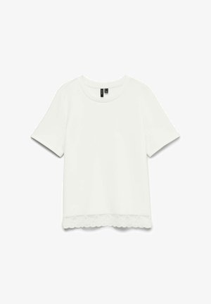 Witte blouse met korte mouwen, een ronde halslijn en een aflopende kanten afwerking langs de onderzoom.