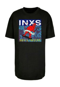 Melna kokvilnas T-kreklu ar krāsainu grafisko druku, kurā attēlots sarkanais velns, kā arī teksts "INXS" un "DEVIL INSIDE" treknos kontrastējošos toņos.