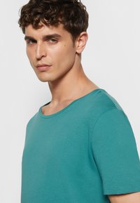 Lee SHAPED TEE - T-shirt básica - monaco