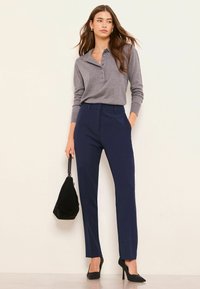 Ei valittu, navy blue