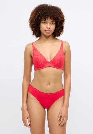 - Biustonosz push-up