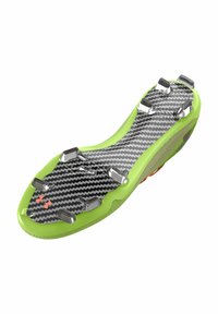 Suela de botín de fútbol verde con inserción de fibra de carbono negra. Seis clavos metálicos para tracción y diseño texturizado a lo largo de los bordes.