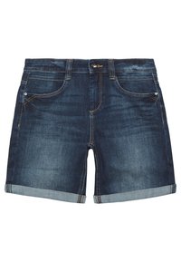 Pantalones cortos de mezclilla en azul oscuro con puños enrollados. Presenta un diseño clásico de cinco bolsillos, costuras en contraste y un cierre frontal con botón.