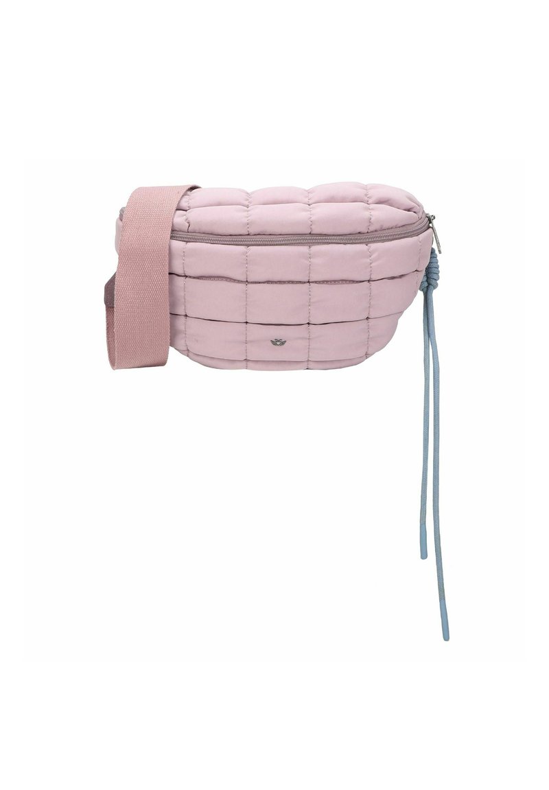 Bolso bandolera acolchado en color rosa con cierre de cremallera, correa ajustable y acentos en azul. Forma compacta y redondeada con tela texturizada.
