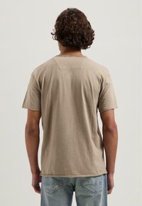 Thumbnail Image 3