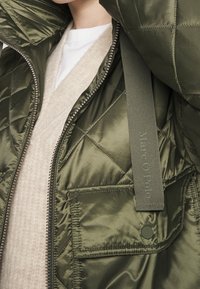 Marc O'Polo Allvädersjacka - olive