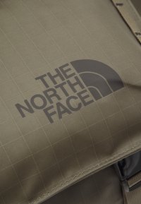 The North Face BASE CAMP VOYAGER MESSENGER BAG - Borsa a tracolla - new taupe green/black