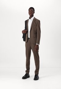 Lindbergh SUPERFLEX SET - Traje - deep brown