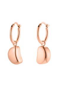 Orecchini a cerchio in oro rosa con pendenti asimmetrici, lisci e dalla superficie riflettente, con forme curve sottili, fissati con chiusure sicure.
