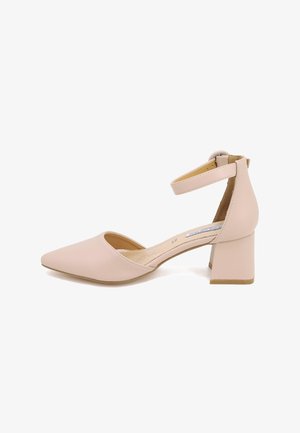 Scarpa con tacco in pelle rosa chiaro, con punta affusolata, cinturino alla caviglia e tacco a blocco quadrato. Texture liscia e design minimalista.