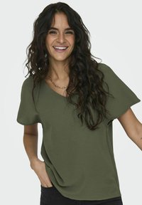 ONLY NORMAL GESCHNITTEN RUDHALS  - T-shirt basic - khaki