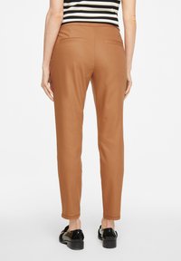 comma Chino - brown