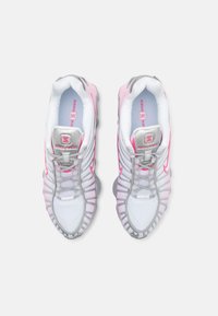 Nike Sportswear SHOX TL Zapatillas metallic platinum/pinksicle