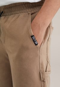 WE Fashion SALTY DOGS - Shorts - light brown