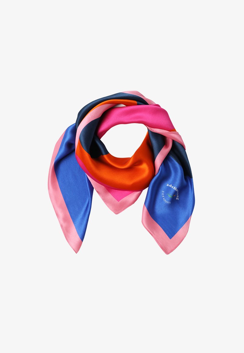 Pañuelo de seda con un diseño geométrico en colores vibrantes: rosa, naranja, azul y marino. Textura suave con un borde en contraste.