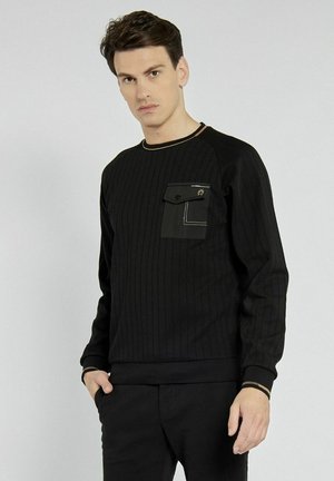 - Bluza