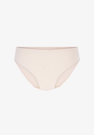 Nahtlose beigen Damenunterwäsche Slips, glattes Material mit einer mittelhohen Schnittführung vor einem schlichten weißen Hintergrund.