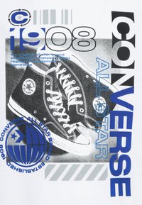 Converse PHOTO SNEAKER TEE - Camiseta estampada - black/white