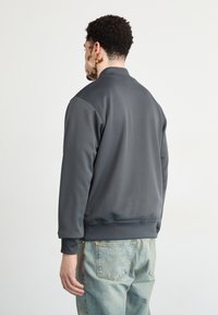 Nike Sportswear CLUB BOMBER - Bluză de trening - anthracite