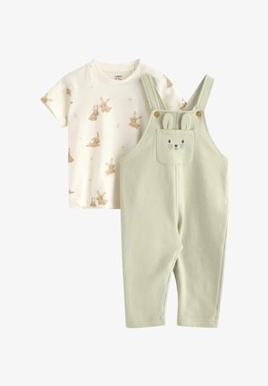 Flødefarvet baby T-shirt med korte ærmer og beige kaninprint, kombineret med lysegrønne overalls med en kaninansigt og ører på frontlommen.