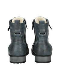 Skórzane botki za kostkę w ciemnoszarym kolorze z teksturowanym wykończeniem, z zamkiem błyskawicznym i ocieplającym futerkiem wewnątrz. Posiadają solidny obcas w kształcie bloku.