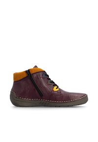 Chaussure montante en cuir violet foncé avec semelle marron, bord côte jaune, fermeture éclair latérale et œillets multicolores pour lacets en noir, olive et jaune.