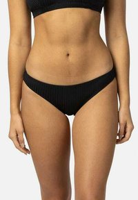 Sort bikini-bottom med ribbet tekstur, lav talje og minimal dækning. Glat stof med et enkelt design og uden synligt hardware.