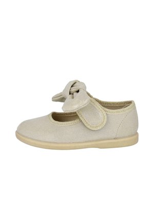 Zapato Mary Jane de ante beige con punta redondeada, correa ajustable, lazo decorativo y suela plana de goma, diseñado para niños.