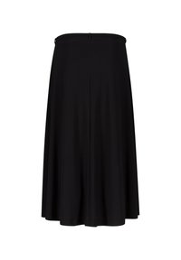 Jupe évasée noire avec une texture lisse, dotée d'une ceinture et d'une fermeture éclair au dos, conçue pour une coupe ample.