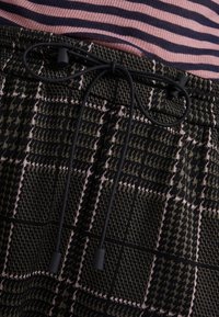 BOSS Tygbyxor - pink