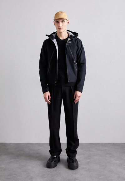 MM6 Maison Margiela SALOMON GORE TEX SPORTSJACKET - Veste imperméable - deep black