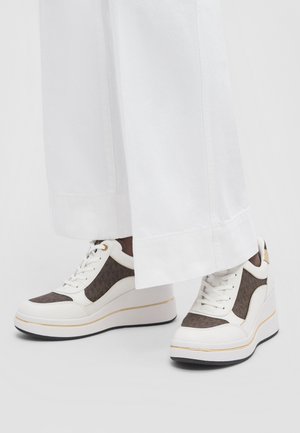 MICHAEL Michael Kors, EMMY WEDGE TRAINER - Sneakers - brown