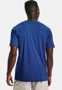 Under Armour SPORTSTYLE LC SS - T-shirt estampada - dark blue