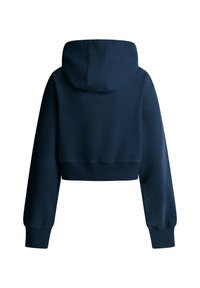 Tmavomodrá skrátená mikina s kapucňou, dlhými rukávmi, rebrovanými manžetami, rebrovaným lemom a pripevnenou kapucňou, zobrazená zozadu na bielom pozadí.