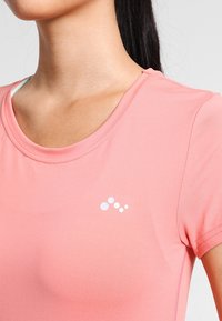 ONLY Play Camiseta básica - light pink