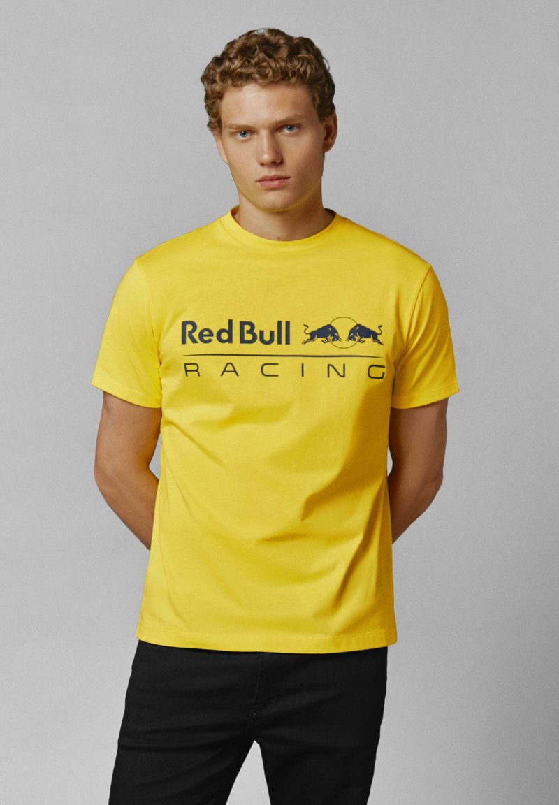 Red Bull Racing x Pepe Jeans RED BULL RACING LOGO DRIVER TEE - Majica kratkih rukava s printom - yellow