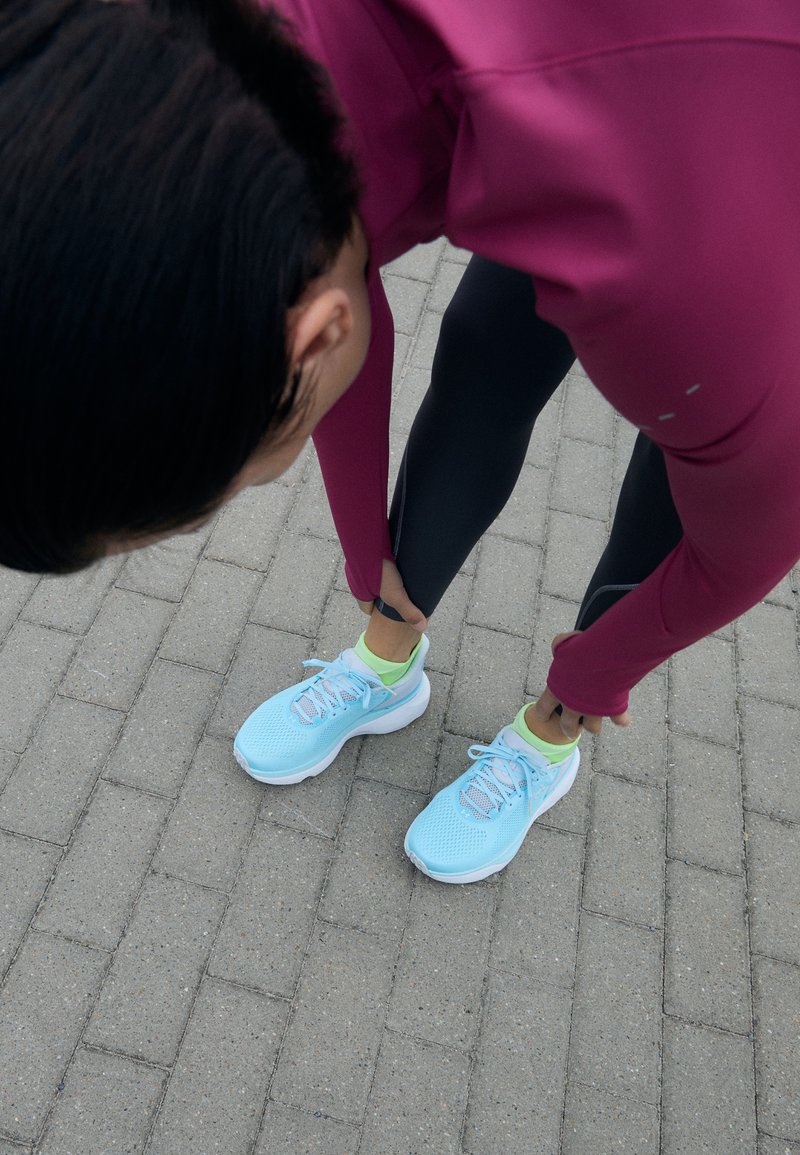 Under Armour Hardloopschoenen voor op de weg grijs