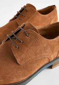 Next DERBY  - REGULAR FIT - Fűzős cipők - tan brown