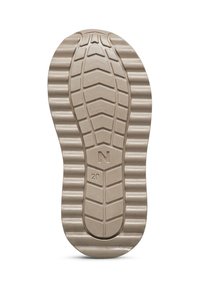 Suola di scarpa in gomma beige, con un motivo di battistrada spesso e testurizzato per la presa, dotata di un logo in rilievo e della marcatura della taglia "20."