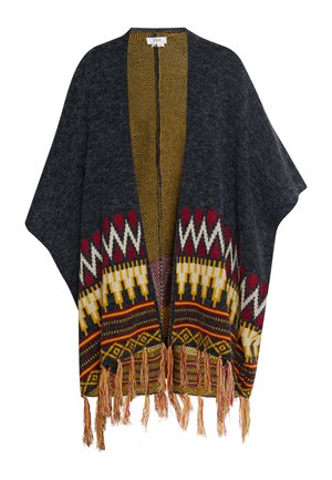 Grijze gebreide poncho met een gele gemusterde binnenkant, tribale motieven in rood, wit en geel, en franjes aan de onderkant.