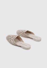 Sandra Fontán Sandalias planas - beige
