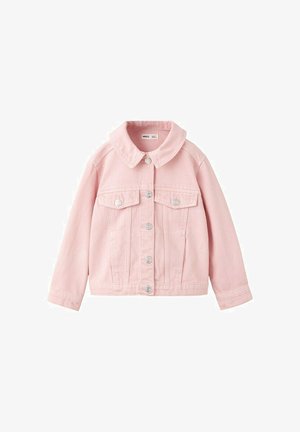 Svetlo roza jeans jakna s srebrnimi gumbi, dvema žepoma na prsih z zaponko in klasičnim ovratnikom, prikazana na belem ozadju.