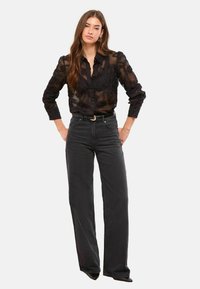 REGULAR FIT - Nööpidega pluus - black floral