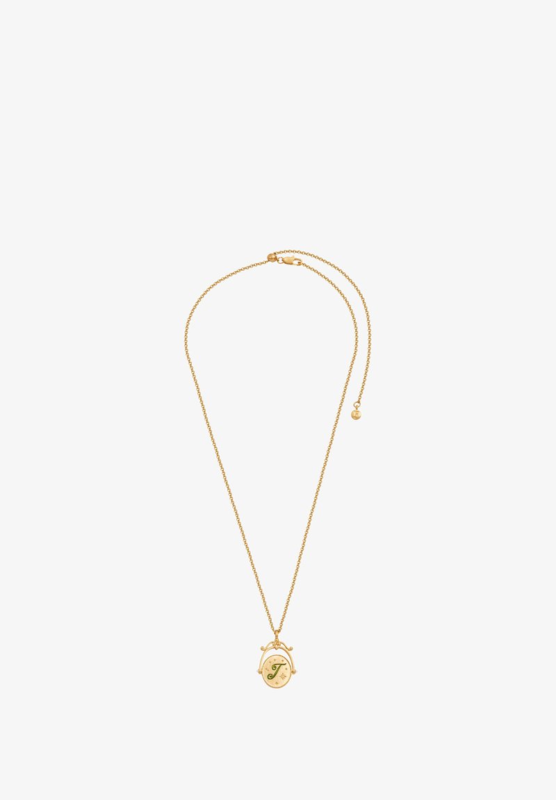 Gouden ketting met een ronde, gekleurde hanger met een groene letter "T" en steraccenten, bevestigd met een veersluiting.