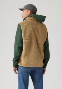Levi's® SUMMIT SHERPA - Liemenė - harvest gold
