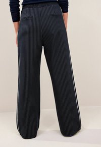 Next WIDE LEG SIDE STRIPE  - Tygbyxor - navy