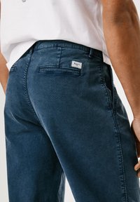 Pepe Jeans REGULAR FIT - Pantalones - dulwich blue