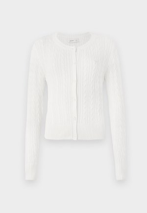 Cardigan alb din tricotaj cu model cu ochiuri, care prezintă un guler rotund, mâneci lungi și închidere cu buton. Tiv și manșete rib și detalii subtile de textură.
