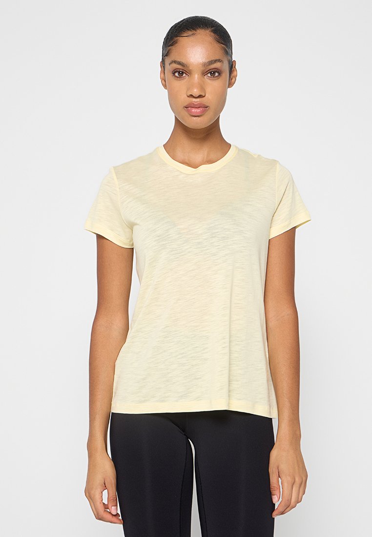 CASALL Sport T-shirt geel CASALL Sport T-shirt geel